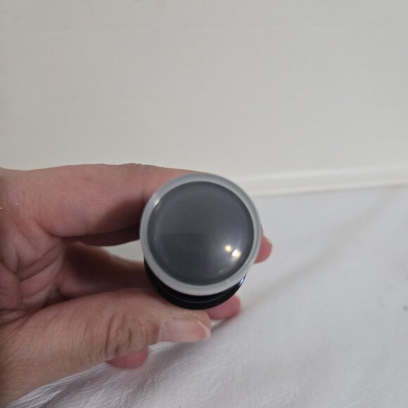 Illamasqua Gel Sculpt contour shade silhouette - Picture 4 of 5